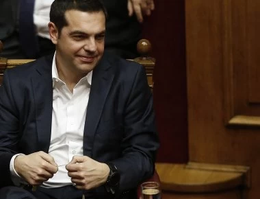 Α. Τσίπρας: Το άγχος του για την κύρωση της συμφωνίας των Πρεσπών και το...κομπολόι του (φωτο)